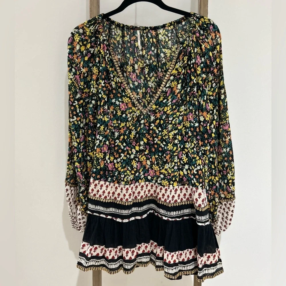 FREE PEOPLE Gardenia Tunic in Black Yellow Floral Sequin Oversized Size Small
